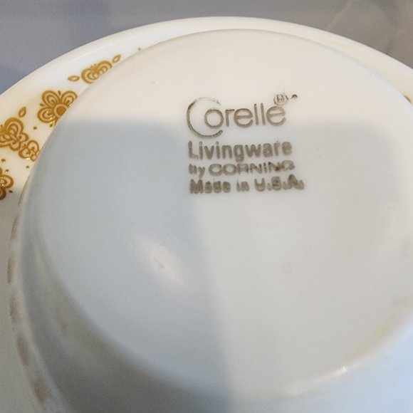 Vintage Corelle Large Plates 'Spring Blossom' + 'Butterfly Gold' and Cup/Saucer - Picture 5 of 5